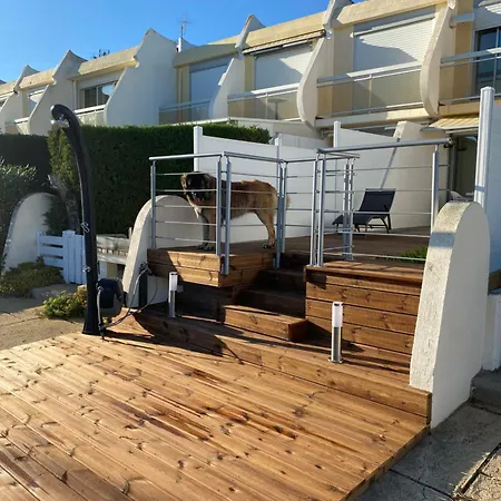 Marina Tres Belle Vue Avec Ponton Holiday home